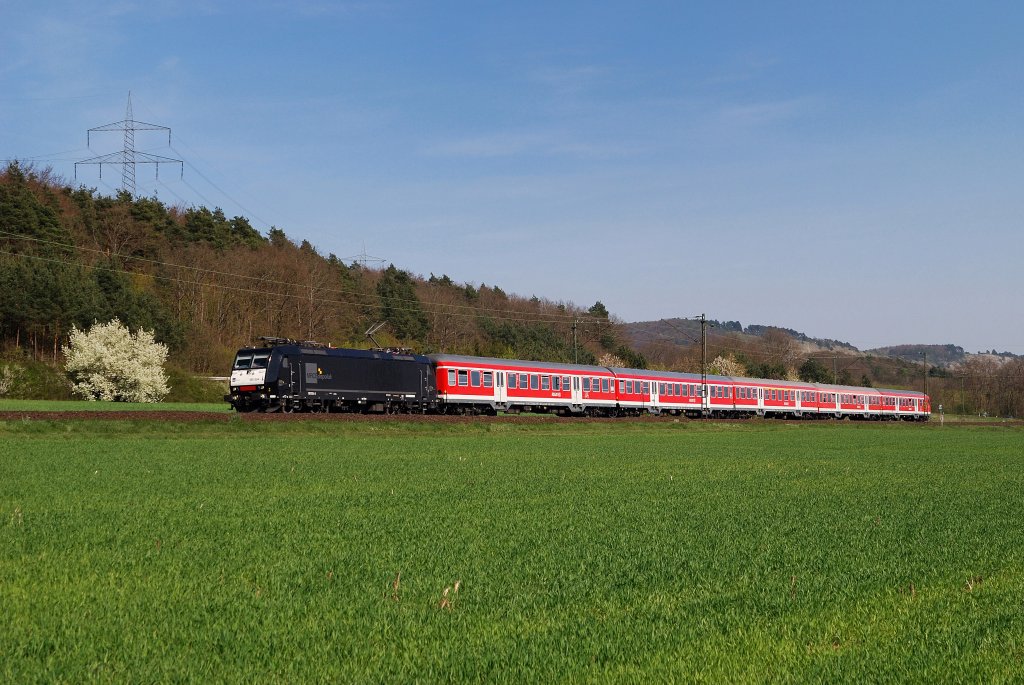 185 554 mit RE 4616 bei Harrbach (24.04.2010)