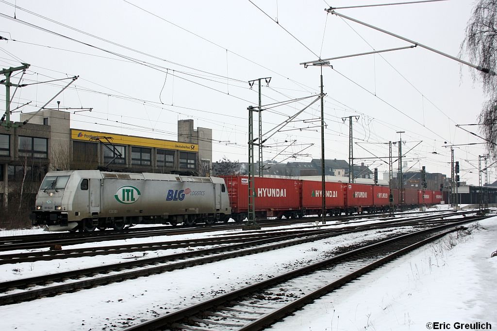 185 562 von ITL am 6.2.2010. mit einem Containerzug in Lehrte.