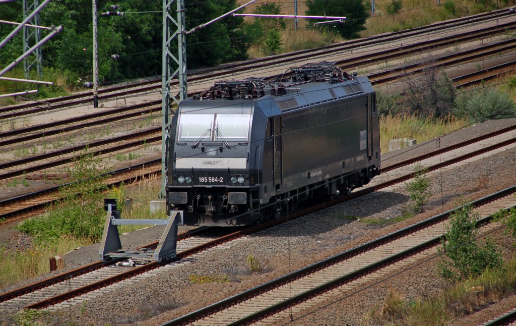 185 564 der MRCE, vermietet an die Rurtalbahn, steht am 18.07.10 in Bitterfeld abgestellt.