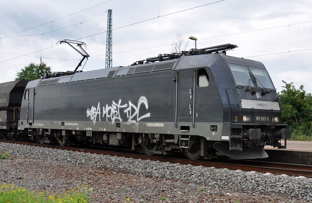 185 565-9 MRCE beim Bf-Menden - 10.09.2010