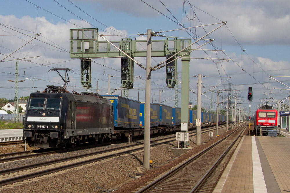 185 567 nach Pirna in Heidenau. Ab Pirna wurde der Zug von einer CD Cargo 372 bernommen. 23.05.2013