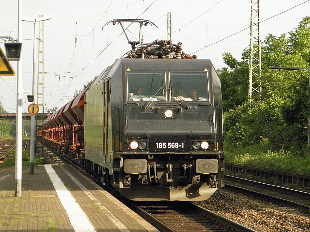 185 569-1 mit dem Dyckerhoff Zementzug in Beuel am 27.7.2011
