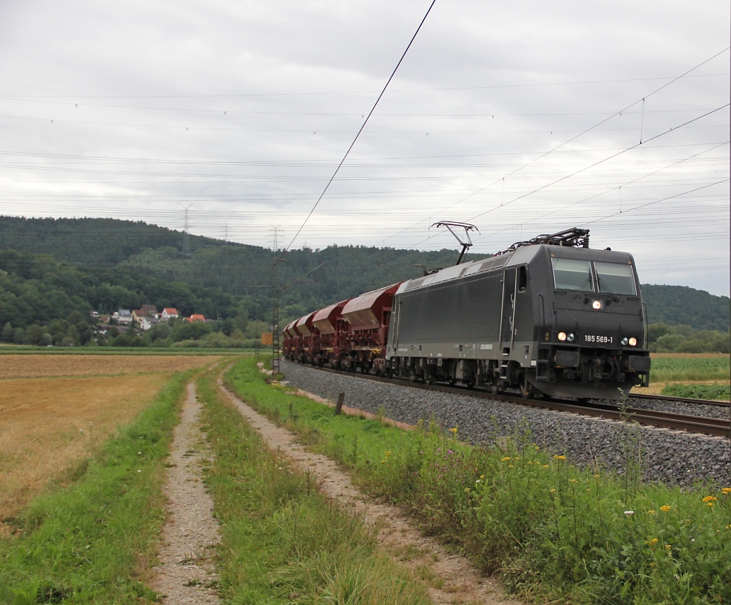185 569-1 mit Schwenkdachwagen-Ganzzug in Fahrtrichtung Sden. Aufgenommen am 15.07.2011 zwischen Mecklar und Ludwigsau-Friedlos.