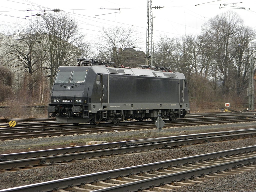 185 569-1 steht alleine in Neuwied am 28.2.2011