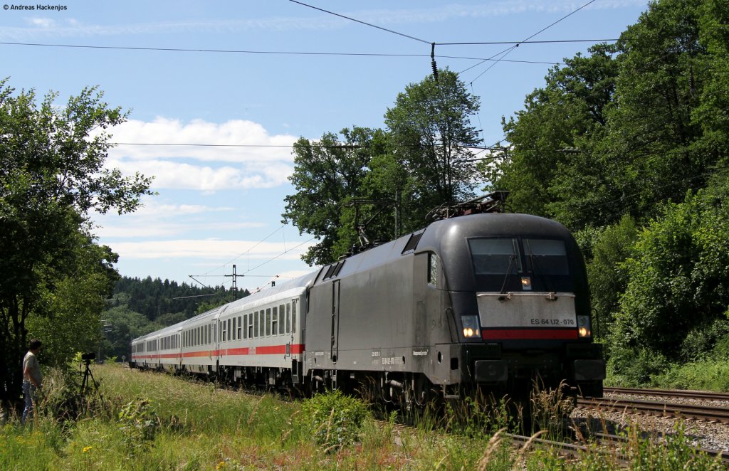 185 570-2 mit dem IC 2082  K�nigssee  (Berchtesgaden Hbf-Hamburg Altona) in A�ling 4.6.11
