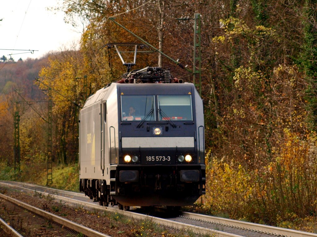 185 573-3 vom Railservice Alexander Neubauer (RAN) kommt vom Gemmenicher Tunnel auf der Montzenroute nach geleisteter Schubhilfe auf dem linken Gleis nach Aachen West zurck.