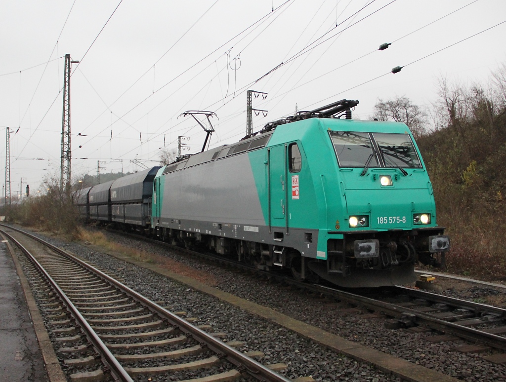 185 575-8 mit dem sonntglichen Kohlezug aus Osten kommend durch Eichenberg Richtung Kassel. Aufgenommen am 18.11.2012.