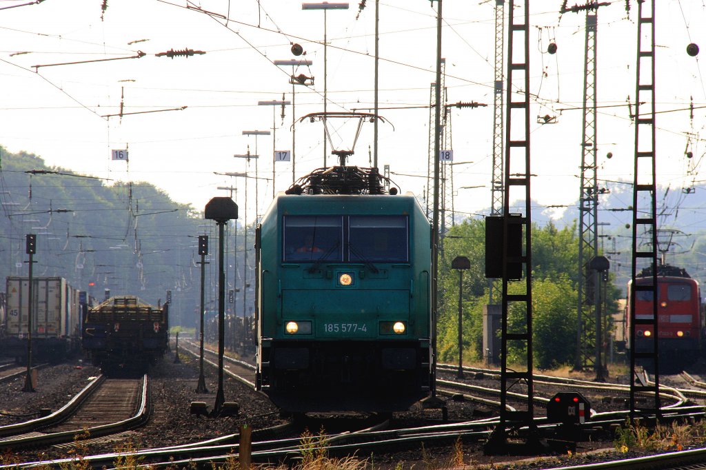 185 577-4 von Crossrail rangiert in Aachen-West bei Sonnenschein am 14.6.2012. 
