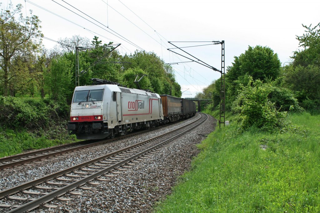 185 578-2 mit einem KLV-Zug am 09.05.13 s�dlich von Schallstadt.
