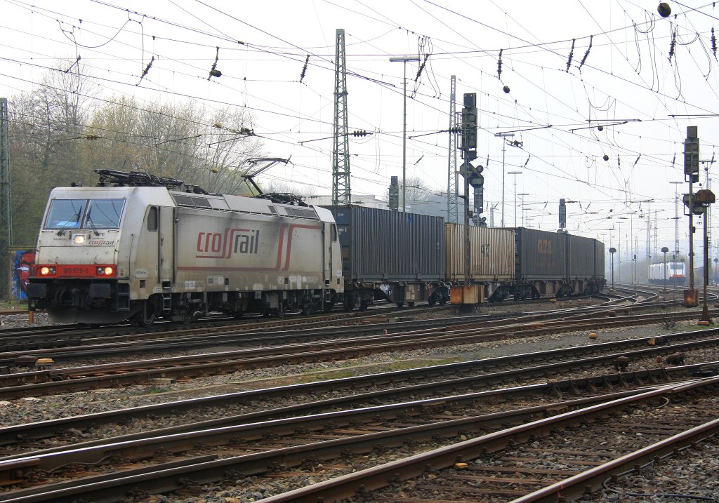 185 579-0   Adriana  von Crossrail fhrt mit einem GTS-Containerzug von Aachen-West in Richtung Kln am 4.4.2012.