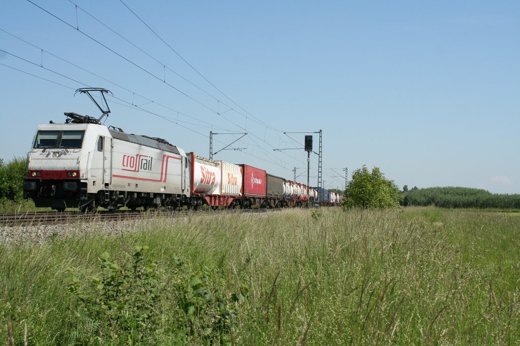 185 579-8 mit einem KLV-Zug am Vormittag des 06.06.13 bei Buggingen.