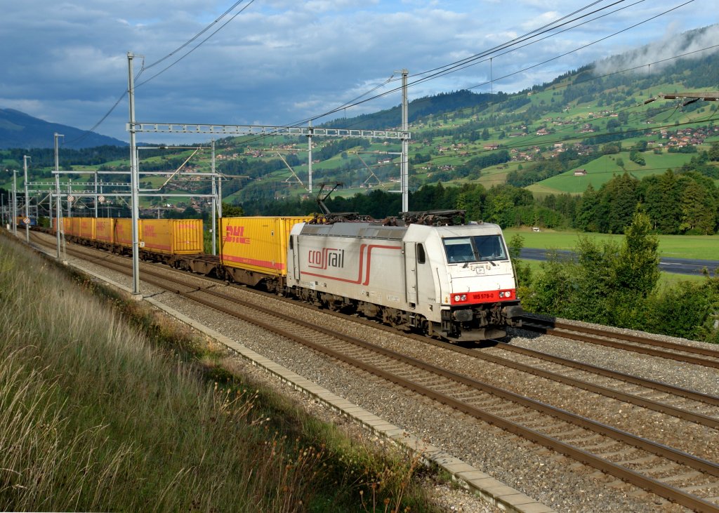 185 579 mit einem DHL-KLV am 02.09.2009 unterwegs zwischen Reichenbach und Frutigen.