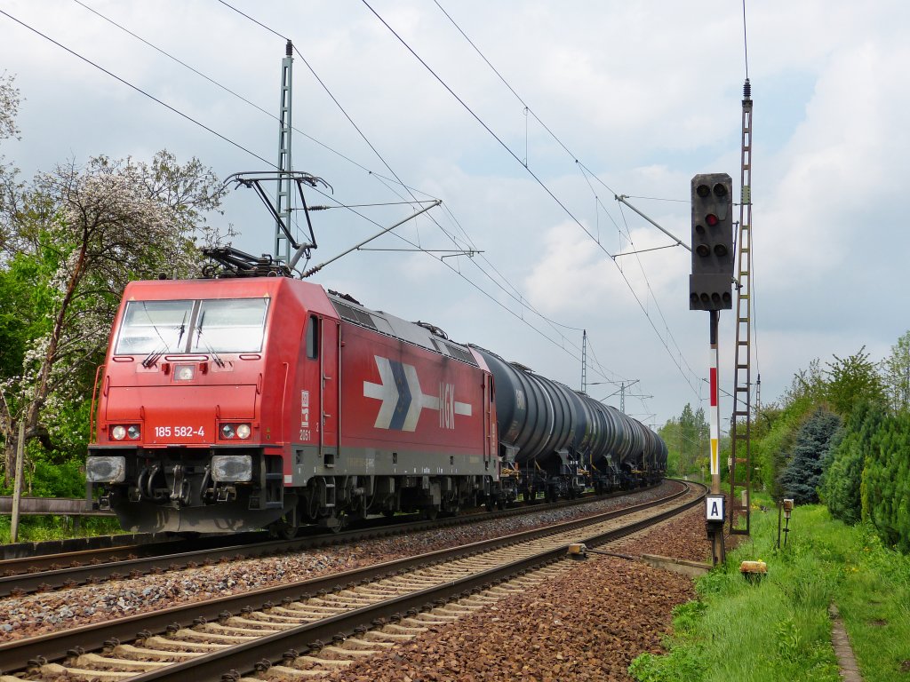 185 582 der HGK durchf�hrt mit ihrem Kesselwagenzug Dresden Stetzsch am 8.5.13