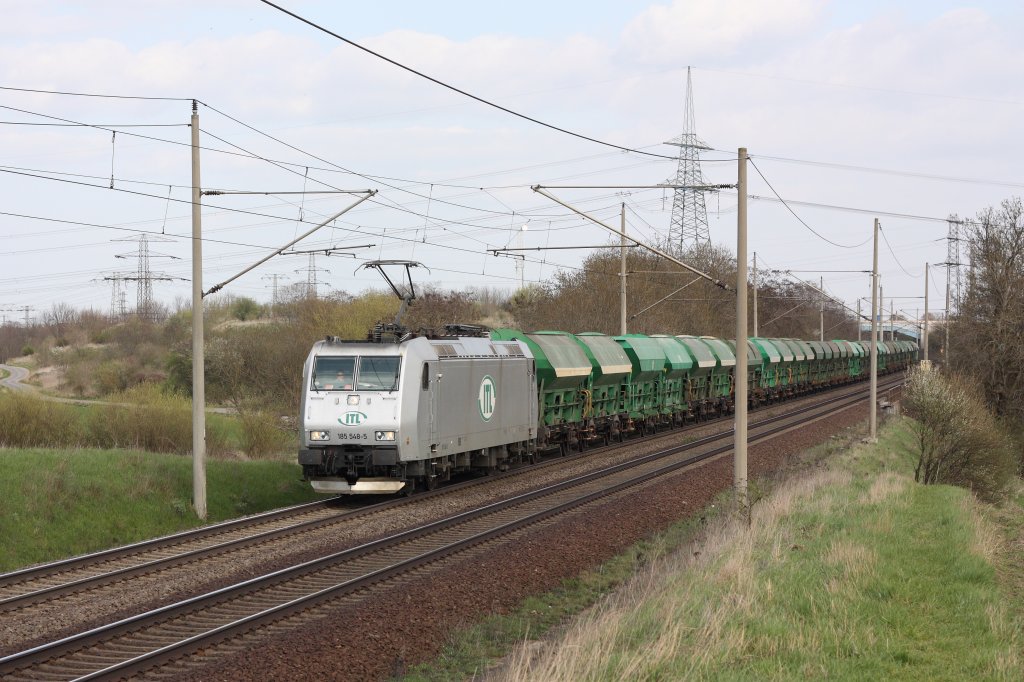 185 584-5 der ITL mit einem Ganzzug Schttgutwagen. Der Zug fhrt in Richtung Braunschweig. Fotografiert am 16.04.2010 in Magdeburg Diesdorf. 
