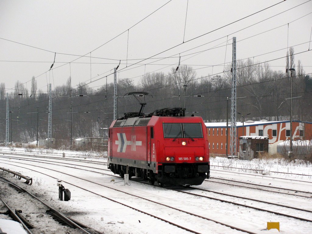 185 585-7 der HGK Lz Richtung Gesundbrunnen an der Greifswalder Str. am 16.01. 