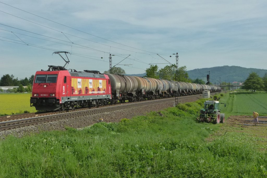 185 586-5 (Heizprofi der HGK) ist mit einem Kesselwagenzug am 11.05.2012 bei Ltzelsachsen