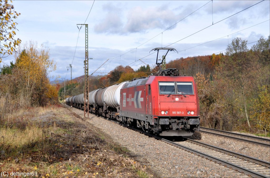 185 587 der HGK mit Kewaz in Ri.Ulm in Gingen/Fils am 4.11.2010