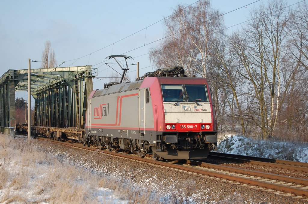 185 590-7 Cross Rail am 19.12.2009 nach berquerung des Mittellandkanals bei Peine