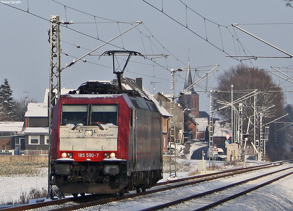 185 590 als Tfzf auf dem Weg nach Herzogenrath kurz vor der ehem. Anrufschranke in Geilenkirchen 4.1.2010