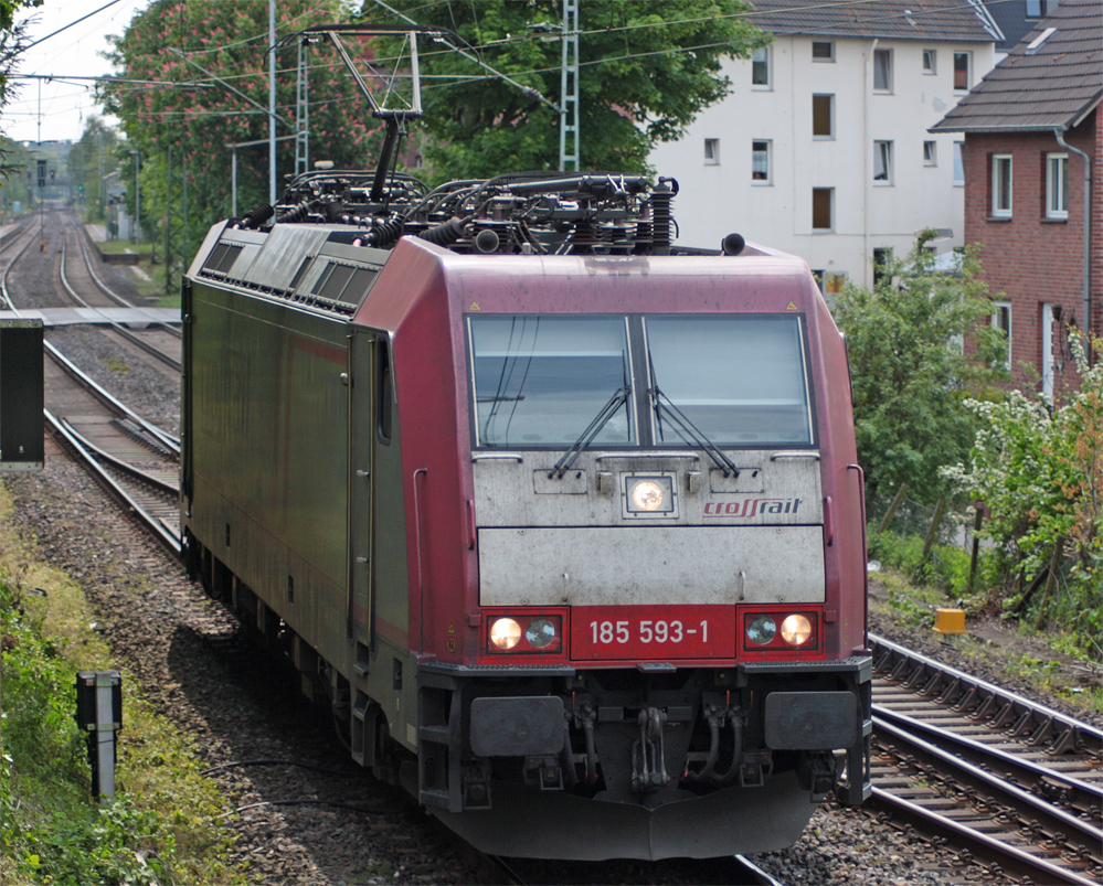 185 593-1 als Tfzt nach Krefeld kurz hinter dem Bahnhof Geilenkirchen, 16.5.10