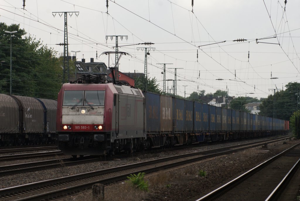 185 593-1 mit einem Containerzug in Kln West am 27.07.2010