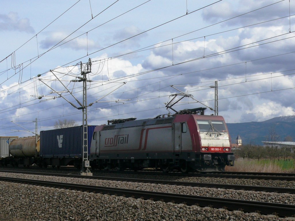 185 593 mit einem GZ kurz nach Renchen auf der NBS Rastatt-Offenburg. 
April 2010