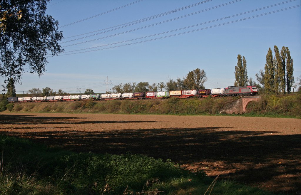 185 594-3 (Crossrail) mit gemischtem KV-Zug kurz vor Mainz-Bischofsheim. 14.10.11