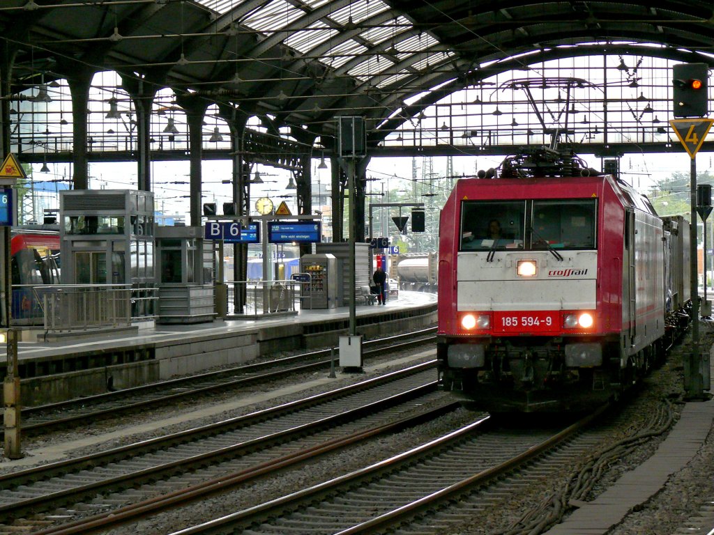 185 594-9 von Crossrail zieht einen langen Gterzug durch den Bhf Aachen. Aufgenommen am 16/10/2010.