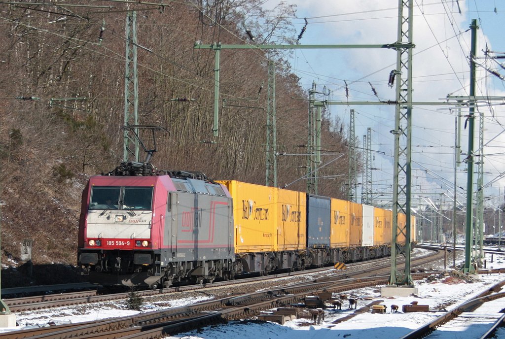 185 594 der Crossrail mit einem Gterzug Richtung Aachen-West bei der Durchfahrt in Stolberg (Rheinl.) Hbf 7.3.10