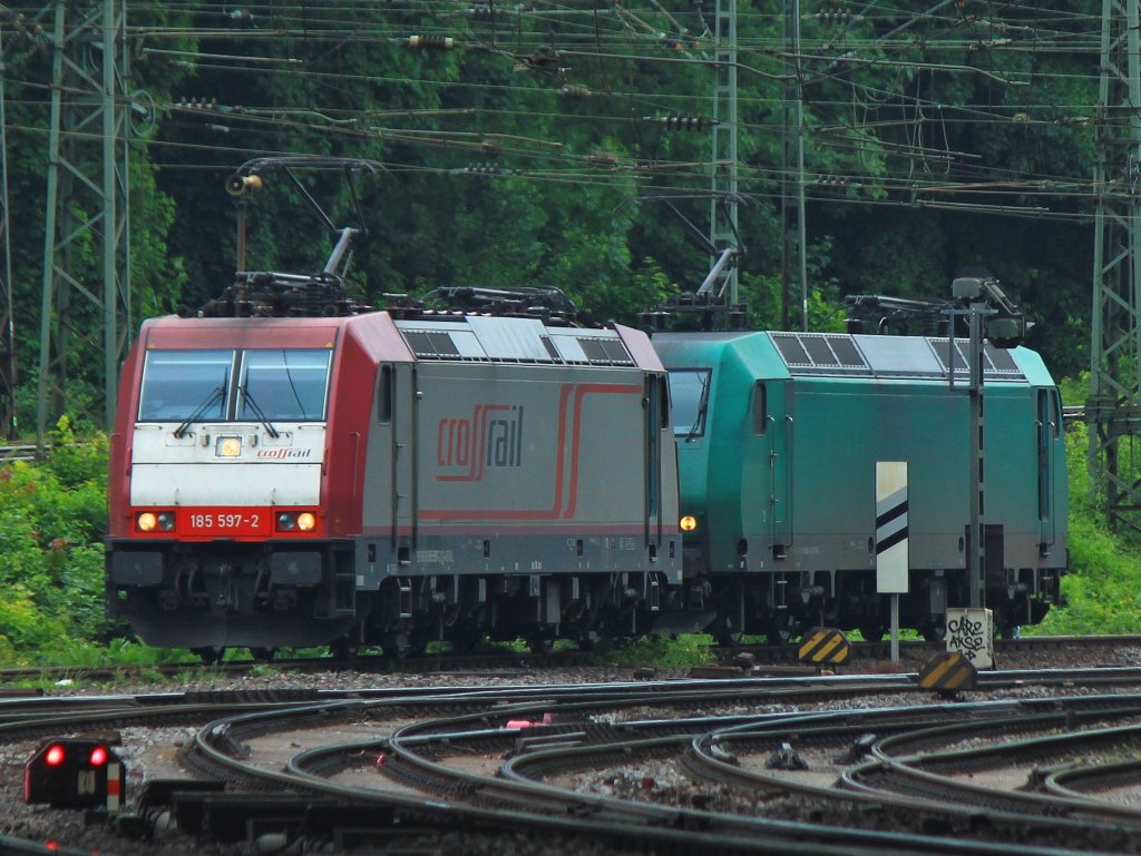 185 597-2 und 145-CL 005 von Crossrail stehen am 31.05.2012 in Aachen West.