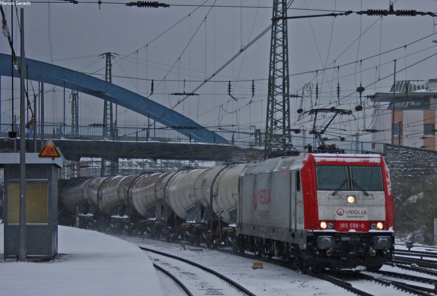 185 598 der Veolia mit Gz gen Kln KA 20.12.09