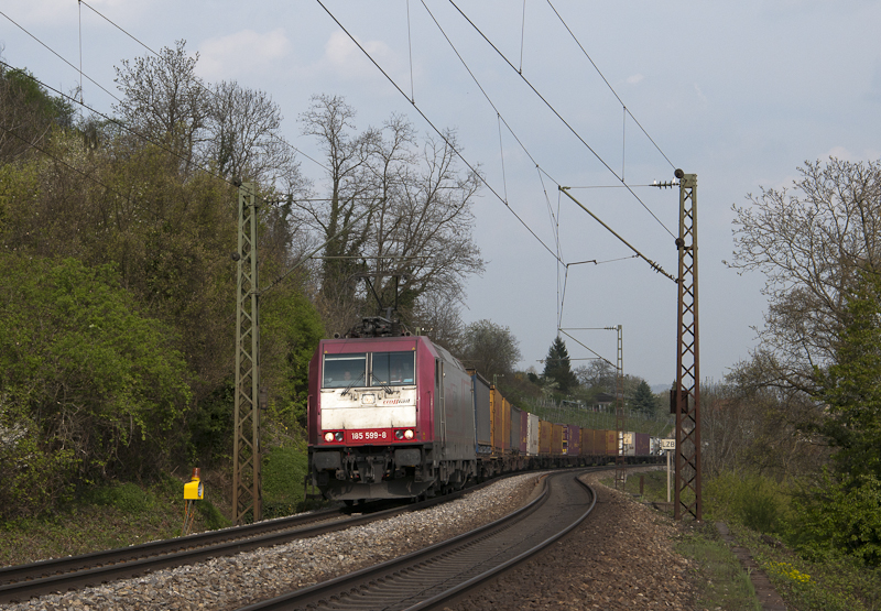 185 599-8 mit KLV am 18. April 2010 bei Istein.