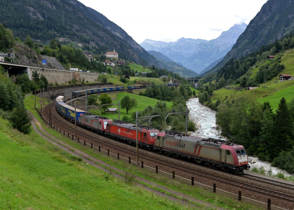185 602 + 185 596 + 185 597 mit einem LKW-Walter am 28.08.2012 unterwegs bei Wassen.