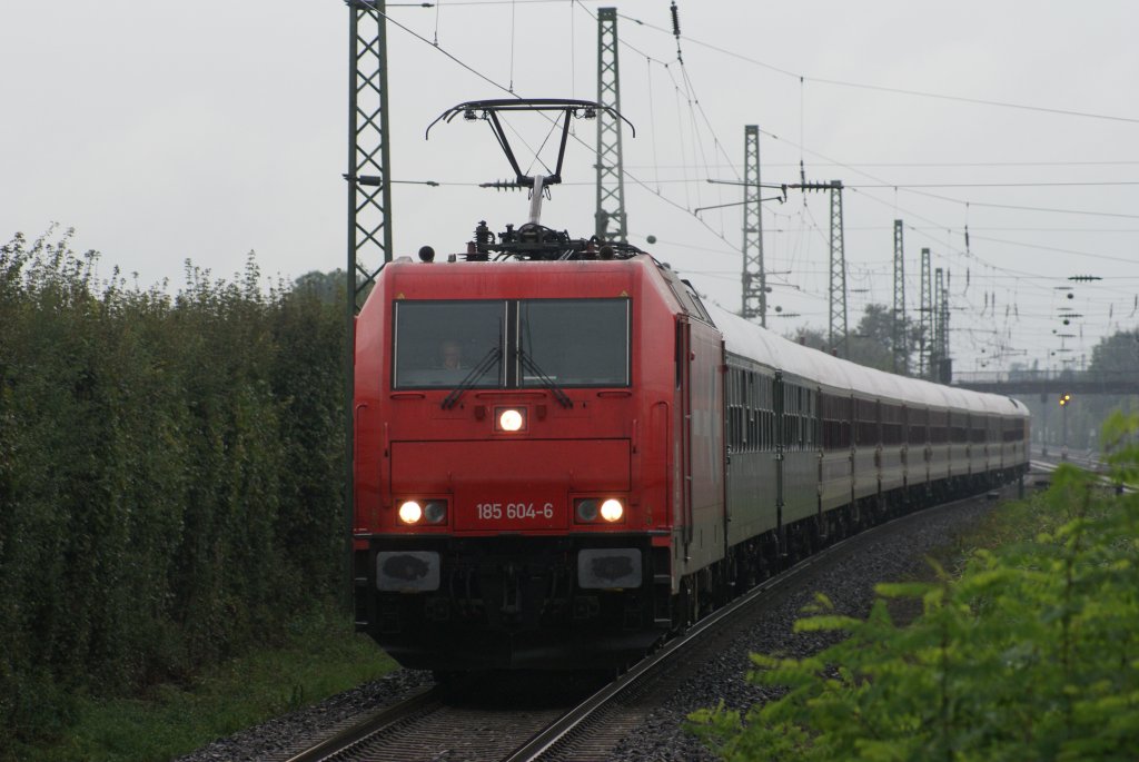 185 604-6 mit einem Sonderzug in Angermund am 07.09.2010