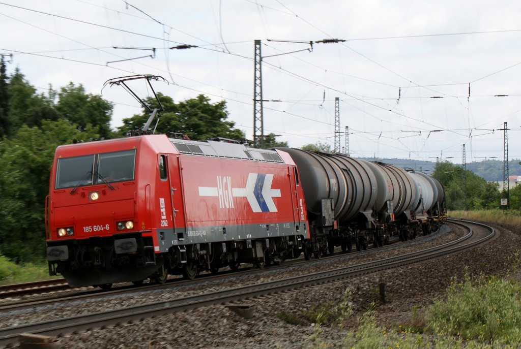 185 604-6 mit Kesselwagenzug bei Fulda am 14.07.2011