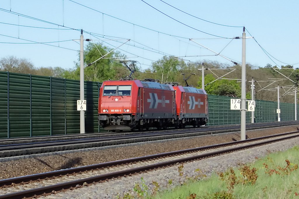 185 605-3 (HGK 2063) & 185 631-9 (HGK 2066) als LZ zwischen Growudicke und Rathenow in Richtung Stendal. 05.05.2010