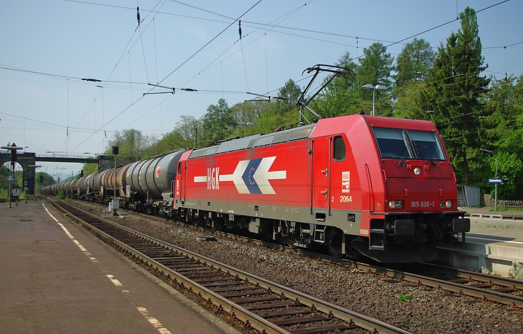 185 606-1 mit Kesselwagenzug in Fahrtrichtung Norden. Aufgenommen am 30.04.2011 in Eichenberg.