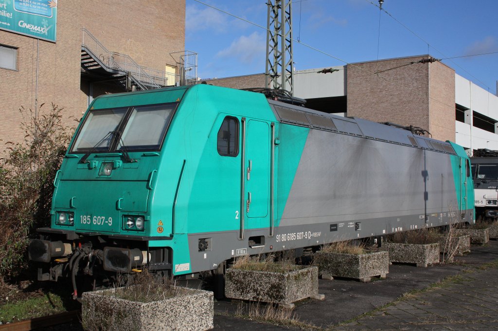 185 607 am 30.12.12 abgestellt in Krefeld Hbf.