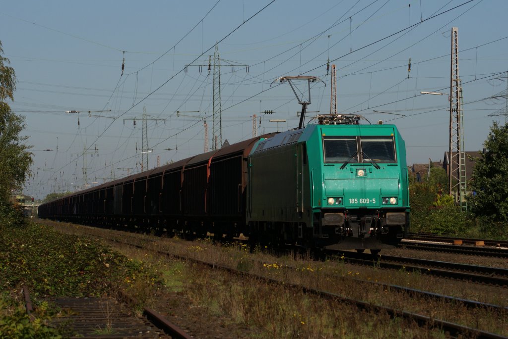 185 609-5 mit einem Schiebewandzug in Ratingen-Lintorf am 09.10.2010