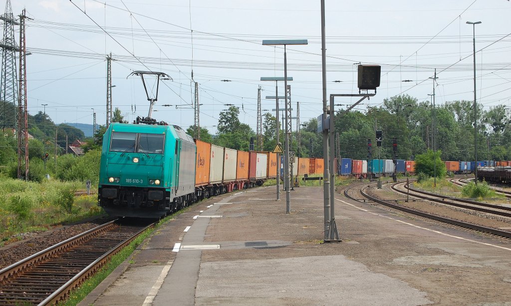 185 610-3 mit Containerzug am 29.06.2011 in Kreiensen
