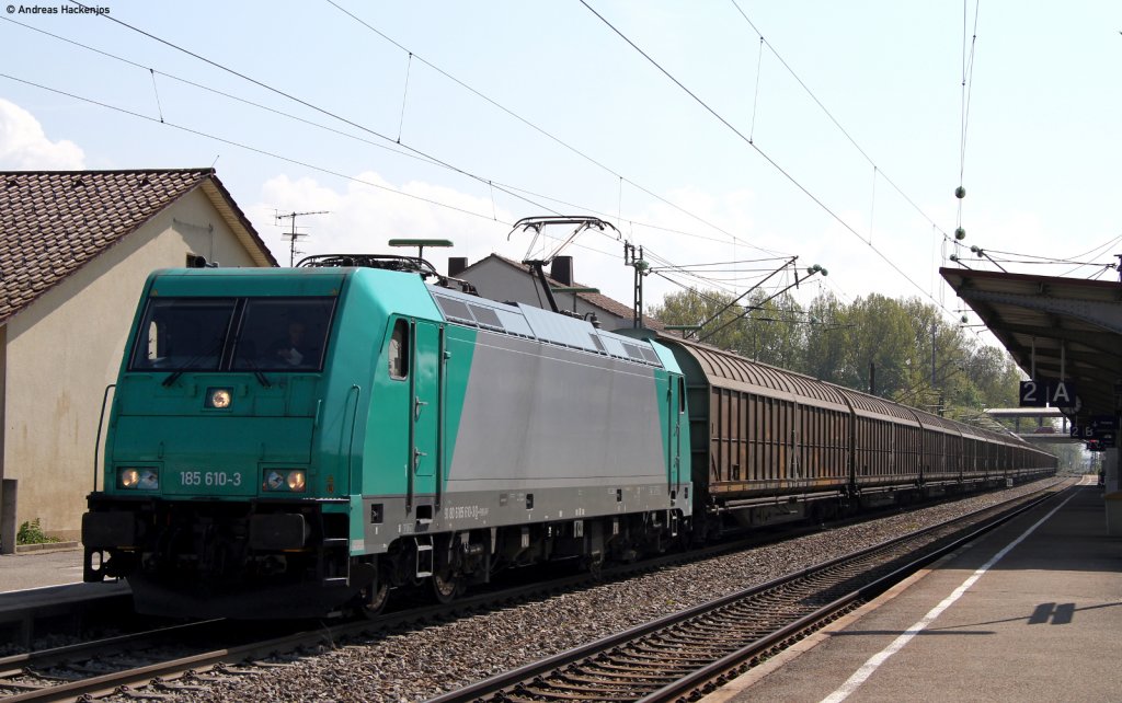 185 610-3 mit dem CS 46716 (Wolfurt-Moerdijk) beim Halt in Donaueschingen 28.4.11