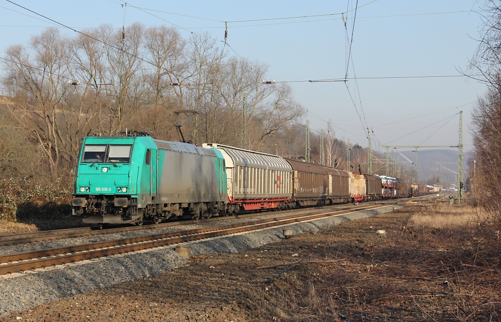 185 610-3 mit gemischtem Gterzug in Fahrtrichtung Sden. Aufgenommen am 02.02.2012 in der Nhe des B Eltmannshausen/Oberhone.