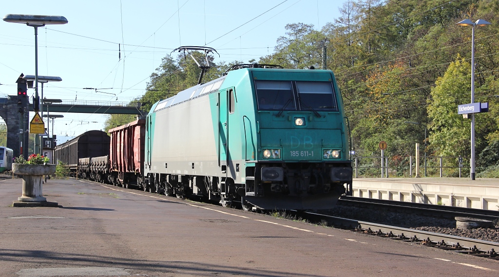 185 611-1 mit einem etwas anderen DB Keks...!
Am 15.10.2011 war sie mit ihrem GZ in Fahrtrichtung Norden unterwegs.
Hier bei der Durchfahrt in Eichenberg Gleis 5.