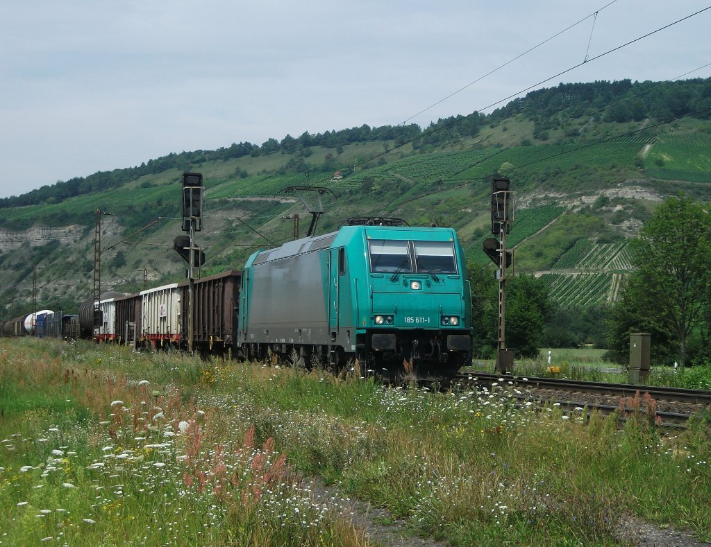 185 611  DB  ist am 03.August 2011 mit einem Mischer bei Thngersheim unterwegs.
