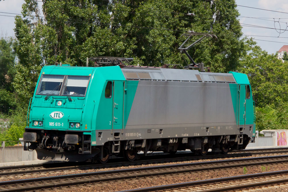 185 611 fhrt solo durch Dresden-Freiberger Strasse in Richtung Pirna. 12.06.2013