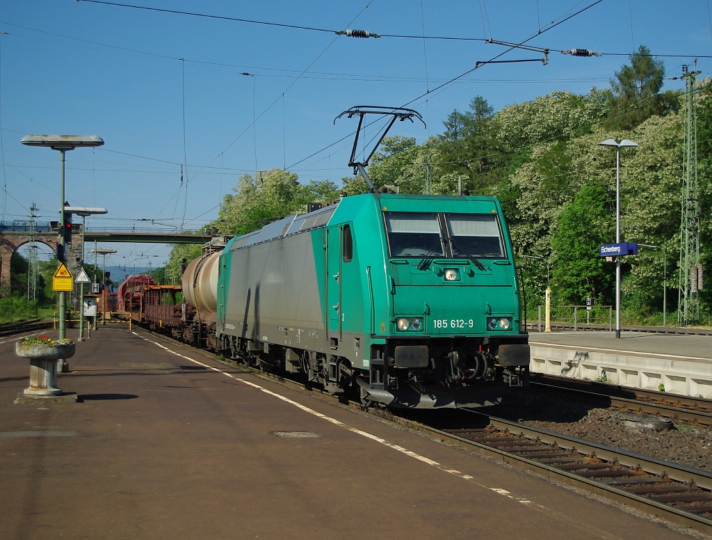 185 612-9 mit gemischtem Gterzug in Fahrtrichtung Norden. Aufgenommen am 26.05.2011 in Eichenberg.