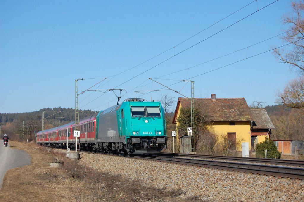 185 616 am 02.03.2011 mit S-Bahn bei Plling