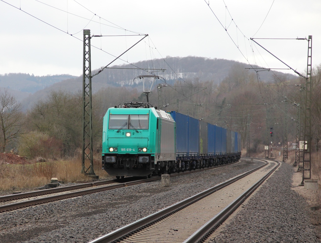 185 619-4 mit Containerzug in Fahrtrichtung Norden. Aufgenommen am 03.03.2013 in Wehretal-Reichensachsen.