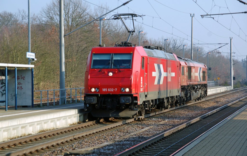 185 632 der HGK durchfhrt zusammen mit DE 669 am 22.02.11 Burgkemnitz Richtung Bitterfeld.