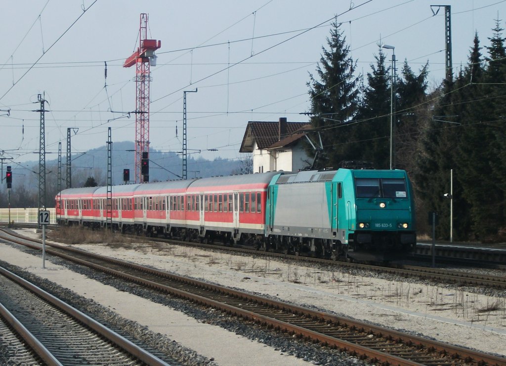 185 633 kommt mit der S3 am 03.M�rz 2012 in Neumarkt(Oberpf) an.